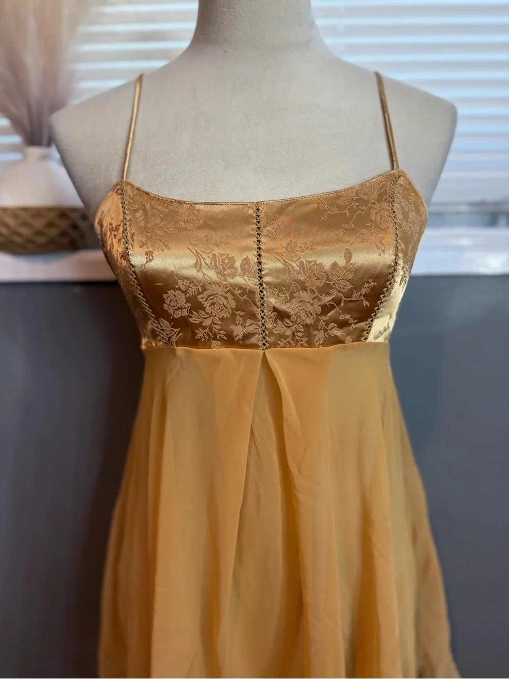 Vintage Victoria’s Secret Gold Floral Satin Sheer Babydoll Cami Top XS Y2K - Picture 5 of 9